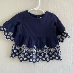 Very Cute, Barely Worn And Excellent Condition Gap Ruffled Short Sleeve Tops, Playful Summer Tops From Gap, Playful Gap Tops For Summer, Playful Summer Tops By Gap, Playful Gap Summer Tops, Cute Short Sleeve Gap Tops, Playful Gap Tops For Playtime, Playful Cotton Tops By Gap, Gap Cotton Tops For Playtime