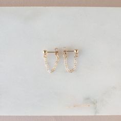 These carefree chain studs will be your new favorite everyday set! All of our jewelry is handcrafted in our bright, little California studio ✨ DETAILS Available in 14k gold filled, 14k rose gold filled, sterling silver, or solid 14k gold. Sold as a pair, with matching backings. Sequin Bracelet, Long Bar Earrings, Earring Cuff Chain, Tiger Earrings, Modern Bracelets, Chain Loop, Bar Stud Earrings, Loop Earrings, Hypoallergenic Jewelry