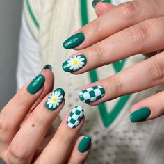 8. Green Checker Board   Flower Nails Summer is almost here, nothing beats the warm summer months. Those long days allowed you to do lots of activities or go out with your girlfriends. Whether you are hanging around the beach, BBQ in the back garden, or meeting up with your friends. Short Nails Summer, Checkered Nails, Summer Nails 2023, Simple Spring Nails, Checker Board, Nails 2022, Nails 2023, Nails Summer, Nail Art Summer