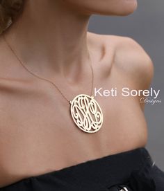 Designer Jewelry Monogram Necklace with Frame Small To Elegant Custom Name Jewelry For Anniversary Gift, Classic Monogram Pendant Jewelry, Elegant Gold Initial Necklace With Custom Name, Elegant Gold Monogram Necklace, Monogram Initial Pendant Jewelry For Personalized Gift, Elegant Initials Nameplate Jewelry, Classic Monogram Nameplate Jewelry, Elegant Nameplate Jewelry With Initials, Elegant Personalized Initials Jewelry