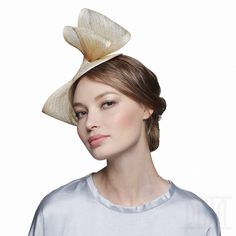 EASY TO WEAR, FLAUNT ANY HAIRSTYLE YOU LIKE Gold Sinamay Fascinator Headband Wedding Tea Party Cocktail Hat Sinamay fascinator hats are highly detailed accessories that accentuate your outfits with a subtle charm and elegance. It resembles a hat but is much smaller and unpretentious. Add it to any outfit and see the difference it brings to the entire ensemble. Sinamay fascinators for women are one of the most popular dressing accessories today. This beautiful gold sinamay fascinator for women wi Gold Fascinator, Derby Wedding, Wedding Tea Party, Sinamay Fascinator, Hat Wedding, Headband Holder, Headband Wedding, Wedding Tea, Fascinator Headband