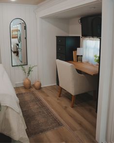 a bedroom with a bed, desk and mirror in it's centerpieces