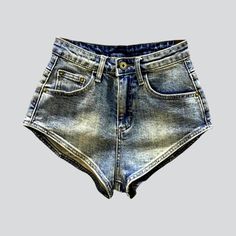 Bring the epitome of summer trend to life with our women's vintage denim shorts from the 2023 Summer Collection! A blend of city mode and vintage flair, these shorts boast a straight medium-waist fit with a zipper and button closure for an effortless yet sophisticated look.Unrivalled Streetwear Style: Vintage Flair: Revel in the traditional allure and charm of vintage denim. Street-Ready Straight Fit: Create a look that's both fashionable and relaxed. Zipper & Button Closure: Effortless, stylish Women Denim Shorts, Vintage Denim Shorts, Jeans Street Style, Denim Patterns, Streetwear Style, Current Fashion Trends, Denim Shorts Women, Summer Trends, Denim Outfit