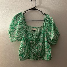 Stunning, Green And White Floral Blouse. Can Be Worn On The Shoulders As Well. New Without Tags Never Worn It Just Took The Tags Off Assuming It Would Fit And It Did Not Fit Me. Green Casual Peasant Top For Vacation, Green Summer Blouse For Daywear, Green Puff Sleeve Summer Top, Casual Green Peasant Top For Beach, Green Short Sleeve Peasant Top For Spring, Green Puff Sleeve Blouse For Summer, Green Fitted Casual Peasant Top, Green Spring Tops For Daywear, Green Tops For Spring Daywear