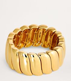 Find ANITA KO Yellow Zoe Ring on Editorialist. Los Angeles-based Anita Ko has secured its place as a coveted jeweller thanks to its contemporary take on design. The thoughtful label puts a unique spin on classic pieces, but make no mistake - regardless of the bells and whistles, wearability remains key. The Zoe ring is the perfect example, thriving in its 18-karat yellow gold profile and intricately linked forms. Anita Ko Jewelry, Diamond Leaf Ring, Chain Ring Gold, White Dress Shoes, Anita Ko, Shell Ring, Midi Dress Summer, Shoes Heels Pumps, On Design