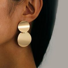 Minimalist Cirle Earrings Add Any Items Listed 3 For $15 To A Bundle For The Sale! Zara Jewelry, Zara Gold, Jewelry Cute, Alloy Earrings, Forever Jewelry, Black Earrings, Ear Jewelry, Girls Fashion, Quality Jewelry