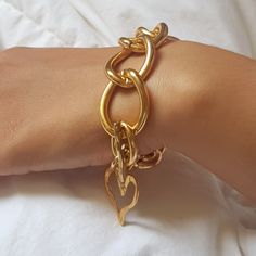 🚐 Get your holiday purchases in 3-5 days! for $13 extra of the normal shipping cost 🚐 Chunky toggle chain bracelet with heart charm dangle. Modern and trendy look. This unique Bracelet is bold enough to wear alone or would look gorgeous with other bracelets in your collection. To this chunky gold link chain bracelet merged a freestyle big heart charm to the T bar look. It looks heavy... but Light with an elegant presence, it can be a lovely gift for anyone who prefers a piece of unique jewelry Bracelet With Heart, Round Dangle Earrings, Silver Link Chain, Gold Link Chain, Chunky Bracelets, Gold Link, Silver Chain Bracelet, Gold Filled Earrings, Unique Bracelets