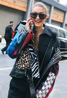 11 Embellished Leather Jackets To Buy Now Ropa Shabby Chic, Hadid Style, Estilo Punk, Sarah Jessica Parker, Mode Inspo, Gigi Hadid