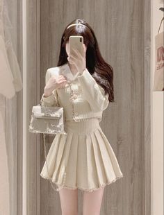 Douyin Formal Dress, Douyin Outfits Cute, Elegant Woman Outfit, Fashion Outfits Skirts, 2000s Fashion Inspiration, Rok Mini, Outfits 2000s, Kawaii Fashion Outfits, Fashion Inspiration Design