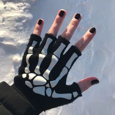 Skeleton Aesthetic Clothes, Skeleton Hand Gloves, Finger Less Glove, Skeleton Gloves Aesthetic, Skeleton Costume Aesthetic, Gloves Skeleton, Realistic Skeleton, Distressed Baggy Jeans, Baggy Jeans Women