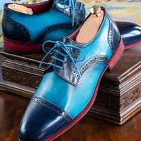 Oxford Shoes Style, Quality Leather Boots, Celebrities Fashion, Custom Design Shoes, Suede Leather Shoes, High Ankle Boots, Leather Oxford Shoes, Leather Wear, Maroon Red