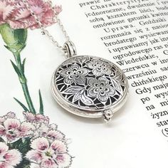 Flowers Locket Necklace FREE CUSTOM Engraving Personalised - Etsy Sister Wife, Memorial Necklace, Silver Lockets, Exclusive Gift, Rolo Chain, Locket Necklace, Custom Engraving, Locket, Jewelry Necklaces