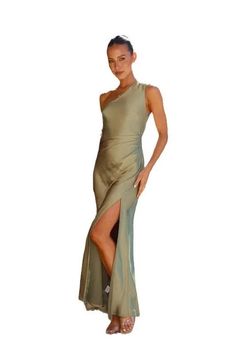 This fashionable maxi dress features a chic diagonal collar and one-shoulder design, crafted from smooth satin with a daring side split. Perfect for formal events or occasions, it offers a blend of elegance and bold style for a sophisticated look. Details: Elasticity: Slight Stretch Fabric Type: POLYESTER Silhouette: Sheath Neckline: Diagonal collar Material: POLYESTER Size (IN) Bust Waist Length S 35.43 27.56 54.33 M 37.01 29.13 54.72 L 39.37 31.50 55.31 XL 41.73 33.86 55.91 Satin Evening Dress With Side Slits For Prom, Party Evening Dress With Side Slits In Satin, Fitted One-shoulder Satin Prom Dress, Satin Maxi Dress With Side Slits For Party, Party Satin Maxi Dress With Side Slits, Maxi Satin Dress With Side Slits For Party, One-shoulder Fitted Satin Evening Dress, Maxi Length Satin Dress With Side Slits For Party, Sleek Satin Floor-length Prom Dress