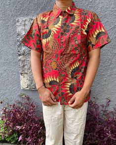 - Original Batik Shirt - Made of Cotton ITEMS DESCRIPTION : If you want to enjoy a close cultural connection with Indonesia, without the hassle of long flights and jet-lag, then this is the shirt for you. Batik art is a centuries-old tradition of wax-resist painting from Indonesia. The shirt will be made from 100% cotton and printed with the hand-painted design of one of the many intricate patterns in bali. The shirt will give you a taste of what it's like to wear traditional The perfect gift fo Resist Painting, Balinese Style, Batik Art, Wax Resist, Long Flights, Batik Shirt, Jet Lag, Gifts Fo, Mens T Shirts