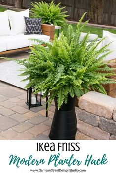 a plant in a black vase sitting on top of a brick patio with text overlay that reads ikea finiss modern planter hack