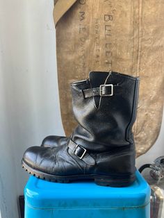 Genuine black leather engineer boot. Rounded square toe, mid wooden heel. BRAND - Unbranded *Please note, all of our items are vintage and used and will naturally have some wear and tear. We'll always do our best to properly document any obvious imperfections. **Colors may vary slightly between photos on screen and actual piece. Engineer Boots Men, Boots Photo, Black Flat Boots, Silly Clothes, Black Moto Boots, Engineer Boots, Rounded Square, Mens Leather Boots, Hype Shoes