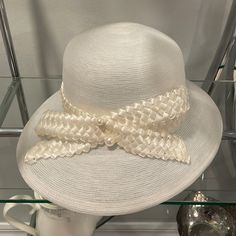 Sherel’s New York Handmade Boutique Women’s Hat. Lovely For Summer Parties, Outdoor Events. Go Out Of Town In This Gorgeous Hat! Brand New, In The Original Box. Never Before Worn. Elegant Fitted Hat Bands For Vacation, Chic White Hat Bands For Kentucky Derby, White Formal Hat Band For Spring, Wide Brim Panama Hat For Formal Occasions, Elegant Cream Hat For Vacation, Elegant White Hat Bands For Vacation, Elegant White Adjustable Fedora, Classic Wide Brim Mini Hats For Spring, Elegant Cloche Hat With Flat Brim For Vacation