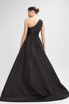 Description Black Ballgown, Long dress Sleeveless Asymmetric neckline One Shoulder Taffeta Dry Clean Made in Spain SKU 21-26 Marchesa Couture, Long Dress Sleeveless, Mermaid Top, Black Fr, Midi Dress Style, Asymmetric Neckline, Long Midi Dress, Dress Sleeveless, Fitted Bodice