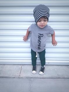 Trendy monochrome graphic tees for boys or girls, hipster baby and toddler boy, urban girl screenpri Boy Fall Outfits, Hipster Graphic Tees, Baby Boy Fall Outfits, Boy Styles, Shirts Vinyl, Baby Wardrobe, Hipster Baby, Baby Boy Themes, Boys Fall Outfits