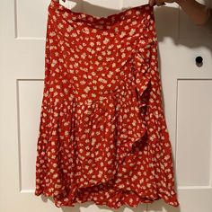 Madewell Floral Pattern Ruffle Midi Skirt Never Worn Ruffle Midi Skirt, Madewell Skirt, Women Skirts Midi, Madewell, Size 16, Floral Pattern, Midi Skirt, Womens Skirt, Skirt