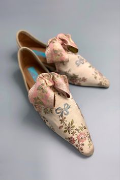 Pointed toe Georgian inspired dancing slippers created from blush and pale blue floral antique silk by Pavilion Parade. Embellished with antique silk braid and large silk ribbon bows. Unique wearable art for bohemian feet, shoe designs available from stock or to order by Pavilion Parade Creamy Blush, Wool Stockings, Ribbon Shoes, Wearable Art Fashion, Couture Design, Fabric Trimmings, Limited Edition Shoes, Embellished Shoes, French Silk