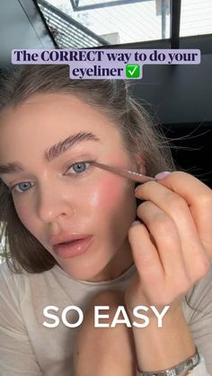 There are many ways to slay your eyeliner, this is one of them 💕  Full video credits to @ginemargrethe on tiktok! Eyeliner For Single Eyelid, Slight Winged Eyeliner, Simple Eye Lining, Casual Eyeliner Natural, Pencil Winged Eyeliner, Simple Winged Eyeliner Step By Step, Easy Eyeliner With Pencil, Eyeliner For Blondes, How To Pencil Eyeliner