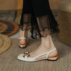 Dania Handmade Slingback Flats with Chain – zierashop Low Heel Flats, Female Shoes, Basic Heels, Off White Shoes, Slingback Flats, Womens Summer Shoes, Casual Flat Shoes, White Shoes Women, Dress Shoes Womens