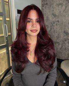 insta @karedoeshair Red Tinted Hair, Colored Hair For Brunettes, Short And Curly Hairstyles, Autumn Highlights, Maroon Hair Color, Fall Red Hair, Deep Red Hair Color, Pelo Color Vino, Balayage Techniques