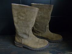 "Suede boots - size 36 eur, 6 us, 4 uk. Measurements: CATARINA MARTINS boots Height 26 cm / 10.2\" + Heel Width insole 9 cm / 3.5\" Heel 1.5 cm / 0.6\" We send our products from Latvia via post 1-3 days after payment (does not apply to individual orders). It takes about 4-10 business days for the package to be delivered to its destination (depends on country)." Combat Shoes, Embroidery Boots, Womens Suede Boots, Elegant Boots, Vegan Leather Boots, Leather Boots Heels, Martin Boots, Motorcycle Boots, Vegan Shoes