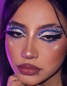 blue glitter eye makeup Makeup With Colored Lashes, Big Eyeshadow Looks, Mystical Eye Makeup, Elegant Blue Eyeshadow Looks, Water Eye Makeup, Siren Aesthetic Makeup, Eyeshadow On Brown Eyes, Euphoria Aesthetic Makeup, Rave Makeup Looks