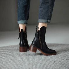 Botines de piel Grazia Boots Fall Ankle, Stylish Boots, Brown Heels, Boot Types, Brown Ankle Boots, Thick Heels, Look Casual, Elegant Outfit, British Style