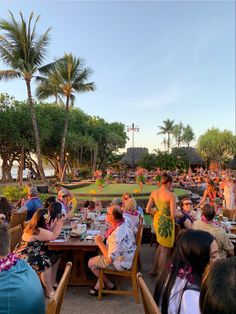 sunset in hawaii at an hawaiian luau eating dinner with the family Hawaii Luau Aesthetic, Hawaii Restaurant Aesthetic, Hawaii Trip With Friends, Family Trip To Hawaii, Summer In Hawaii Aesthetic, Byu Hawaii Aesthetic, Birthday In Hawaii, Luau Aesthetic, Living In Hawaii Aesthetic