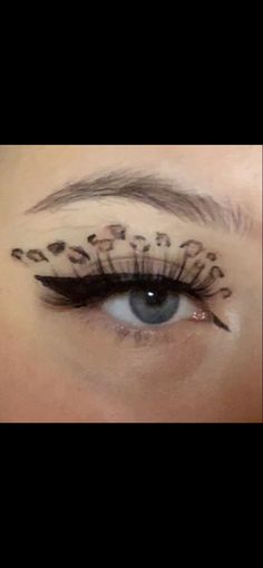 🐆 Halloween Makeup Looks Leopard, Leopard Print Eye Makeup, Jaguar Makeup Halloween, Snow Leopard Makeup, Glamour Makeup Leopard, Leapord Makeup Looks