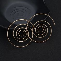 You will absolutely love these spiral earrings, swirl hoop earrings, spiral hoops earrings, geometric earrings, and whirlpool earrings. The perfect spiral lightweight minimalist earring you need. Comes in gold or silver. Jewellery Sale, Punk Earrings, Swirl Earrings, Punk Jewelry, Spiral Earrings, Bracelet Style, Plugs Earrings, Big Earrings, Handmade Copper