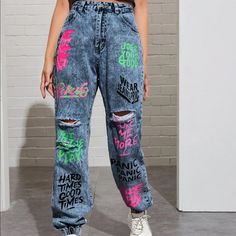 Cute Painted Mom Jeans. Never Worn, Too Small On Me But So Cute. Colorful Streetwear, Cute Ripped Jeans, Diy Pants, Painted Clothes Diy, Jeans Joggers, Happy Shop, Kleidung Diy, Denim Diy, Painted Clothes