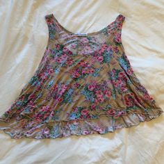 Floral Design Flowy, Cropped Tank Top. Super Cute, And Never Worn! Summer Brown Tops With Floral Print, Brown Floral Print Tops For Beach, Crop Tank Top, Cropped Tank Top, Crop Tank, Floral Tops, Floral Design, Super Cute, Tank Top