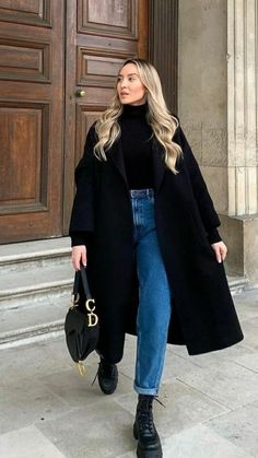 Church Outfit Autumn, Latina Christmas, Aesthetic Uniform, Bestie Hangout, Girlfriend Outfits, Vinter Mode Outfits, Athleisure Aesthetic, Outfits Latina, Fashion Athleisure