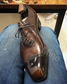 Leather Formal Shoes, Best Leather, Bespoke Shoes, Brown Oxfords, Handmade Leather Shoes, Mens Boots Fashion, Leather Boot Shoes, Black Leather Loafers, Leather Oxford Shoes