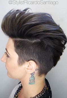 20 Faux Hawk Inspired Hairstyles You Must Try Pompadour Haircut, Mohawk Haircut, Faux Hawk Hairstyles, Mohawk Hairstyles, Shoulder Hair, Faux Hawk, Funky Hairstyles