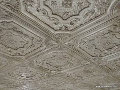 an ornate ceiling in the middle of a room