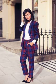 matching jacket and pants printed bold suit Plaid Trend, Gary Pepper, Gary Pepper Girl, Nicole Warne, Lace Blazer, Spring Suit, Plaid Suit, Professional Wardrobe, Fashion Blogger Style