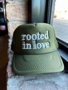 Look sharp and stay rooted with our Rooted In Love Trucker Hat! Perfect for chillaxin' on a normal day, and equally well-suited for looking your best at church. The adjustable snapback means you'll always have a comfortable fit. Aesthetic Trucker Hats, Christian Trucker Hats, Trucker Hat Designs, Trucker Hats For Women, Trendy Trucker Hats, Trucker Hat Outfit, Rooted In Love, Street Style Outfits Casual, Retro Gym