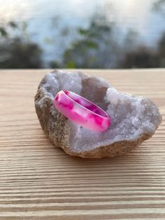 This is a Cambridge style pink and white resin ring. I created this resin ring with epoxy resin colored with white and rose red ink dye colorants! This ring will make a great addition to your collection or as a special gift! Diameter Inner: 15mm 5 US, 16mm 6 US, 17mm 7 US, 18mm 8US, 19mm 9US, 20mm 10US, 21mm 11US **Please choose your ring size at checkout! (Please refer to the ring size chart in the photos, as resin rings cannot be adjusted so please choose the correct size *The item on the phot Best Friend Rings, Ring Resin, Resin Rings, Friend Rings, Rainbow Rings, Resin Ring, Style Pink, Red Ink, Jewelry Maker