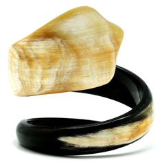 Lightweight Horn Large Snake Cuff ✔️100% Natural Materials ♻️ ✔️ ElGalponPR Beachy Clothes, Large Snake, Horn Jewelry, Horn Pendant, Modern Mom, Dope Jewelry, Classy Jewelry, Dark Color, Chic Accessories