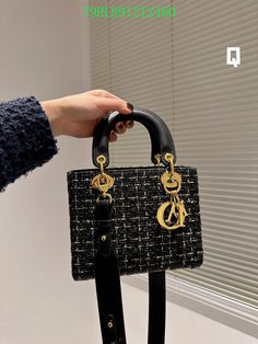 Size: 23cm*21cm It comes with Dust box, Care manual, Tag, and Paper bag. Kirkland Washington, New Handbags, Dior Bag, Fashion Statement, Wellness Design, Paper Bag, Dior, The Incredibles, Things To Come