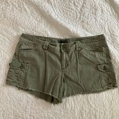 American Eagle Green Cargo Size 10 Shorts | Gently Used Green Cargo Shorts, Green Cargo Pants, Green Cargo, Shorts American Eagle, Cargo Shorts, Costa Rica, Cargo Pants, American Eagle Outfitters, American Eagle