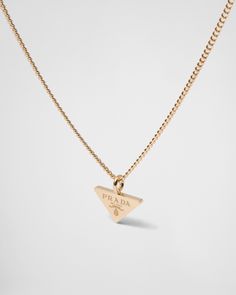 750 Yellow Gold (18 kt) Triangle pendant Lobster claw clasp Length 45 cm (17.71 inches) adjustable to 43 cm (16.92 inches) and 41 cm (16.14 inches) Made in Italy Each step of Prada's responsible gold and diamond production chain is verified and traceable thanks to Aura Blockchain technology. Gold Round Jewelry With Logo Charm, Classic Round Jewelry With Logo Charm, Formal Gold-tone Necklace With Logo Charm, Gold-tone Necklace With Logo Charm For Formal Events, Luxury 14k Gold Pendant Chain Necklace, Elegant Yellow Gold Necklace With Logo Charm, Luxury Engraved Chain Necklace As Gift, Luxury Tarnish Resistant Rose Gold Chain Necklace, Luxury Engraved Chain Necklace For Gift