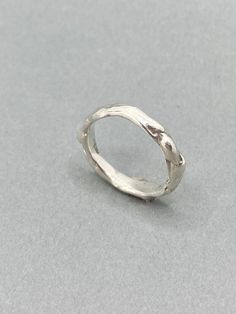 This organic shaped ring draws inspiration from love for nature and natural forms. Every piece is unique and individually made by hand! Organic Wedding Ring, Recycled Ring, Eye Ring Silver, Cute Ring, Boho Style Earrings, Silver Eye, Zierlicher Ring, Organic Wedding, Organic Jewelry