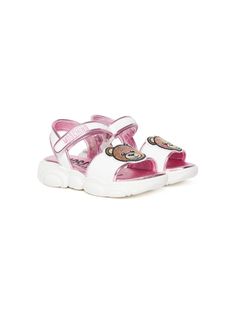 white/bubblegum pink calf-length metallic finish ankle touch-strap fastening single toe strap signature Teddy Bear motif round open toe branded leather insole chunky rubber sole White Sport Sandals With Buckle Closure And Round Toe, White Sport Sandals With Buckle Closure, White Sport Sandals With Buckle And Ankle Strap, Pink Open Toe Sandals With Rubber Sole, Moschino Kids, Sandals White, Open Toe Sandals, Bubblegum Pink, Moschino