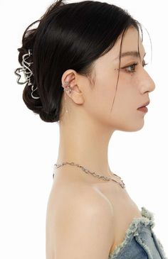 This fashion accessory features a Flower Ear Cuff with a Link Chain carefully designed to wrap around your ear. It is perfect for a night out, or to complete a timeless look. Wear it on your left or right ear, or both, for a personalized style. 
Gender: UnisexMaterial: Stainless Steel, Zinc AlloySize: 1.5 cm * 5.5 cmQuantity: 1 Piece Flower Ear Cuffs, Beautiful Neck, Flower Ear, Urban Wear, Left Or Right, Height And Weight, A Flower, Link Chain, Wrap Around